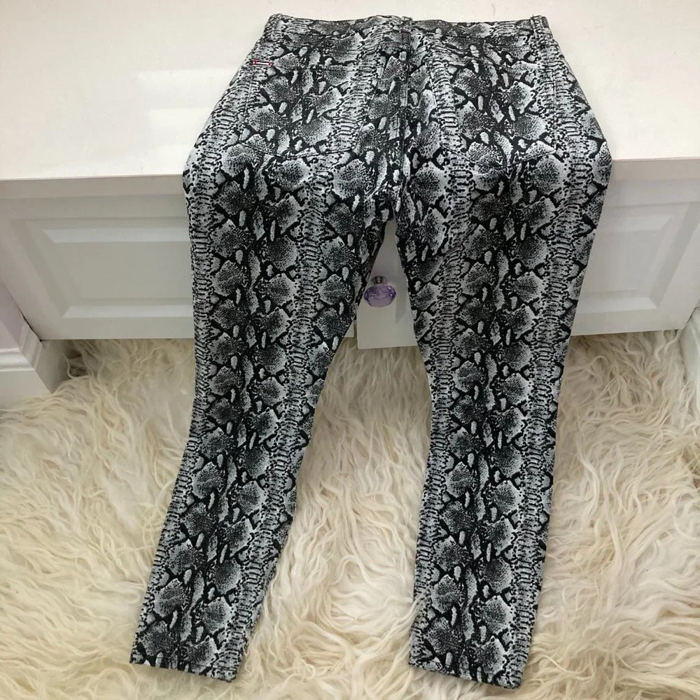 Alice and Olivia Good High Rise Skinny Jeans in Snake - Picture 10 of 13